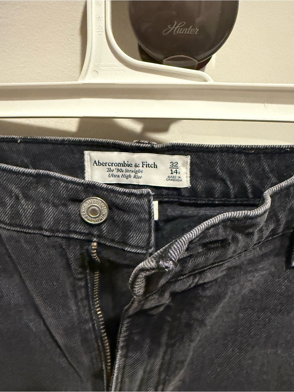 A&F the 90’s Straight Ultra High Rise - Picture 3 of 3